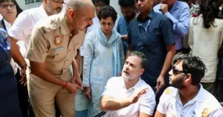 ഒടുക്കം മുട്ടുമടക്കി ദല്‍ഹി പൊലീസ്; പെല്ലറ്റ് ആക്രമണത്തില്‍ എഫ്.ഐ.ആര്‍ രജിസ്റ്റര്‍ ചെയ്തു: രാഹുല്‍ ഗാന്ധിയുടെ ധര്‍ണ വിജയം