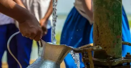 ഗുജറാത്തിലെ ഗ്രാമങ്ങളില്‍ കുടിവെള്ള പ്രതിസന്ധി; 10 ല്‍ 9 ജലസാമ്പിളുകളും ഉപയോഗ യോഗ്യമല്ലെന്ന് റിപ്പോര്‍ട്ട്