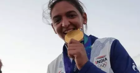 ലോകത്തിലെ ആദ്യ ക്യാപ്റ്റൻ; ധോണിയെ വീഴ്ത്തി ചരിത്രമെഴുതി ഹർമൻ ദീദി
