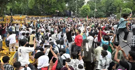 നീറ്റ് പ്രതിഷേധം: വിദ്യാർഥികൾക്കെതിരായ എഫ്‌.ഐ.ആറുകൾ റദ്ദാക്കാൻ സുപ്രീംകോടതിയെ സമീപിച്ച് കേന്ദ്രം.