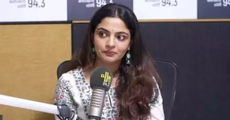 സ്വിമ്മിങ് പൂളില്‍ രണ്ട് ദിവസം നീന്തല്‍ പഠിച്ച എക്‌സ്പീരിയന്‍സും കൊണ്ടാണ് കായലിന്റെ നടുക്ക് ഷൂട്ട് ചെയ്യാന്‍ പോയത്: നിഖില വിമല്‍