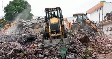 ഇന്ത്യയിലെ ഇസ്‌ലാമിക പൈതൃകങ്ങള്‍ ഇല്ലാതാക്കാനുള്ള ശ്രമം; സഹാന്‍പൂരിലെ പള്ളി പൊളിച്ച് നീക്കിയ യു.പി സര്‍ക്കാര്‍ നടപടിയെ അപലപിച്ച് പാക്കിസ്ഥാന്‍