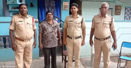 അടിയന്തരാവസ്ഥയേക്കാള്‍ മോശം സാഹചര്യം; എസ്.എഫ്.ഐ നേതാവ് പ്രതിഷേധത്തില്‍ പങ്കെടുക്കാതിരിക്കാന്‍ പിതാവിനെ പൊലീസ് കസ്റ്റഡിയിലെടുത്തതായി ആദര്‍ശ് എം സജി