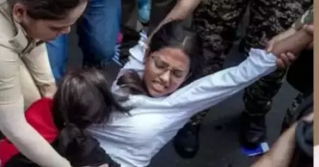 മാധ്യമപ്രവര്‍ത്തകയ്‌ക്കെതിരായ ലൈംഗികാതിക്രമം; പാര്‍ലമെന്റ് സ്ട്രീറ്റ് പൊലീസ് സ്റ്റേഷന് മുന്നില്‍ സി.ജെ.പി പ്രതിഷേധം
