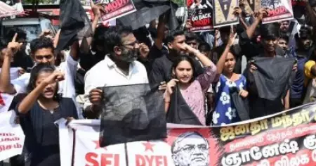 പ്രധാനമന്ത്രിക്ക് കരിങ്കൊടി കാണിച്ച് എസ്.എഫ്.ഐ- ഡി.വൈ.എഫ്.ഐ പ്രവര്‍ത്തകര്‍: അറസ്റ്റ് ചെയ്ത് ചെന്നൈ പൊലീസ്