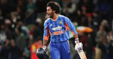 തിലകാട്ടത്തിൽ വീണത് സഞ്ജുവടക്കമുള്ള വന്മരങ്ങൾ; പിറന്നത് ചരിത്രനേട്ടം