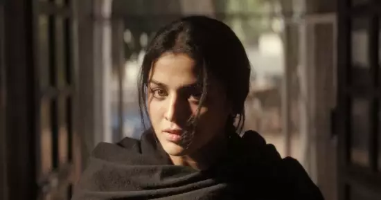 ഇത് താന്‍ ഡാ മാസ്... അരയില്‍ തോക്കും തിരുകി പൊലീസ് സ്റ്റേഷനിലേക്ക് ഒരു വരവുണ്ട്; ഒ.ടി.ടി റിലീസിന് ശേഷവും കൈയടി നേടി ചന്ദ്ര