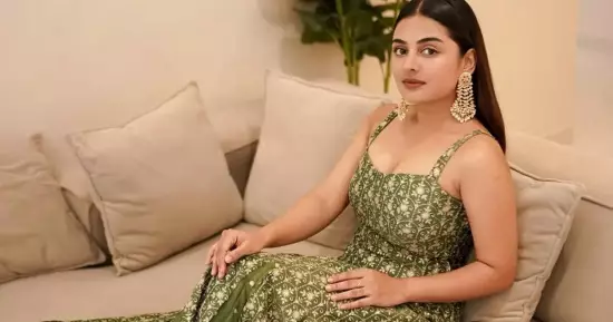 മതവുമായി ബന്ധപ്പെട്ട വിഷയങ്ങളില്‍ മാറിനില്‍ക്കാന്‍ ശ്രമിക്കാറുണ്ട്, ചില കാര്യങ്ങള്‍ കാണുമ്പോള്‍ മിണ്ടാതിരിക്കാന്‍ കഴിയില്ല: എസ്തര്‍ അനില്‍