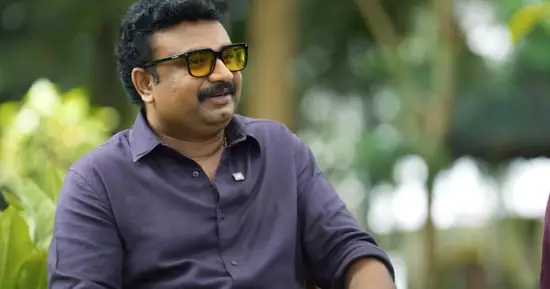 ആദ്യ സിനിമയുടെ ആദ്യ ദിവസം തന്നെ താരത്തിന്റെ ചതി; മൂന്ന് മണിക്കൂര്‍ കാത്തിരുന്നു, വിളിച്ചപ്പോള്‍ ദുബായില്‍: കയ്യുംകാലുംപിടിച്ചു: ജിസ് ജോയ്