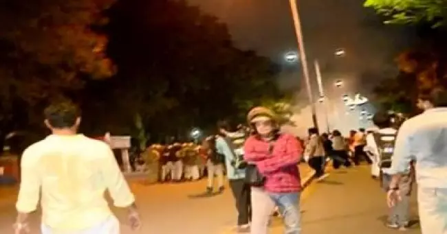 തലസ്ഥാനത്ത് യുവജന വിദ്യാര്‍ത്ഥി സംഘടനകളുടെ സംഘര്‍ഷം: ഹോസ്റ്റലില്‍ കയറി ലാത്തിച്ചാര്‍ജ് നടത്തി പൊലീസ്
