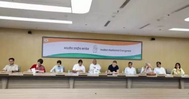 'വോട്ട് ബച്ചാവോ ദേശ് ബച്ചാവോ'; ഗ്യാനേഷ് കുമാറിനെതിരെ കോണ്‍ഗ്രസിന്റെ രാജ്യവ്യാപക പ്രക്ഷോഭം ഒക്ടോബര്‍ 10 മുതല്‍