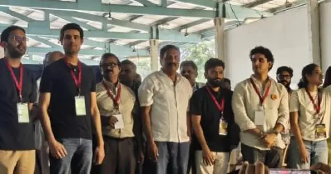 എസ്.ഐ.ആർ റദ്ദാക്കണം; മുഖ്യ തെരഞ്ഞെടുപ്പ് കമ്മീഷണർക്കെതിരെ കേസെടുക്കണം: ബംഗളൂരുവിലെ പ്രതിഷേധത്തിൽ പങ്കെടുത്ത് പ്രകാശ് രാജും ധ്രുവ് റാഠിയും