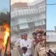 ഉത്തര്‍പ്രദേശില്‍ ദുര്‍ഗാ നിമജ്ജന ഘോഷയാത്രക്കിടെ ഹിന്ദുത്വ അതിക്രമം: പള്ളിക്ക് പുറത്തെ പതാക കത്തിച്ചു