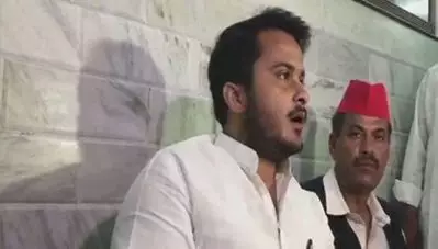 ഒരു മുസ്‌ലീമായത് കൊണ്ടല്ലേ നിങ്ങള്‍ അദ്ദേഹത്തെ വിലക്കിയത്?; അസം ഖാനെതിരെയുള്ള തെരഞ്ഞെടുപ്പ് കമ്മീഷന്റെ നടപടിക്കെതിരെ മകന്‍