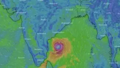 ഫാനി ചുഴലിക്കാറ്റ് കരയിലേക്കടുക്കുന്നു; ‘ഗജ’യേക്കാള്‍ തീവ്രം, കേരളത്തില്‍ മണിക്കൂറില്‍ 40-50 കിലോമീറ്റര്‍ വേഗത്തില്‍ കാറ്റടിക്കും