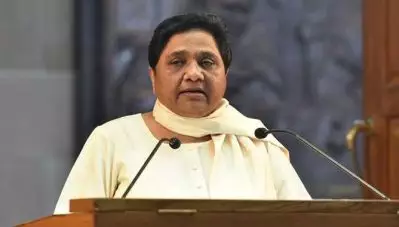 എസ്.പി പ്രവര്‍ത്തകര്‍ ബി.എസ്.പി പ്രവര്‍ത്തകരില്‍ നിന്നും അച്ചടക്കം പഠിക്കണം; പ്രസംഗത്തിനിടെ ആരവം മുഴക്കിയ എസ്.പി പ്രവര്‍ത്തകരെ ശാസിച്ച് മായാവതി