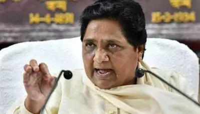 മോദിയും അമിത് ഷായും മമതയെ ടാര്‍ഗറ്റ് ചെയ്യുന്നു; ഇത് നല്ലതിനല്ല: മുന്നറിയിപ്പുമായി മായാവതി