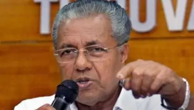 ‘മാറി നില്‍ക്ക് അങ്ങോട്ട്’; പോളിങ് ശതമാനത്തെ കുറിച്ച് ചോദിച്ച മാധ്യമപ്രവര്‍ത്തകരോട് ക്ഷോഭിച്ച് മുഖ്യമന്ത്രി