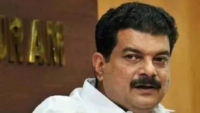 പാലാരിവട്ടം മേല്‍പ്പാല അഴിമതിയെക്കുറിച്ച് നിങ്ങള്‍ക്കൊന്നും പറയാനില്ലേ: എക്സ് എം.എല്‍.എ ബോര്‍ഡ് വിവാദത്തില്‍ പ്രതികരിച്ച എം.എല്‍.എമാരോട് പി.വി അന്‍വര്‍