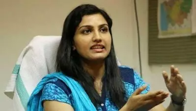 മൂന്നാറില്‍ പുഴയ്ക്ക് തടസം സൃഷ്ടിക്കുന്ന കെട്ടിടങ്ങള്‍ പൊളിച്ചുനീക്കിയേക്കും; കയ്യേറ്റക്കാര്‍ക്കെതിരെ നടപടിയുമായി ദേവികുളം സബ്കളക്ടര്‍