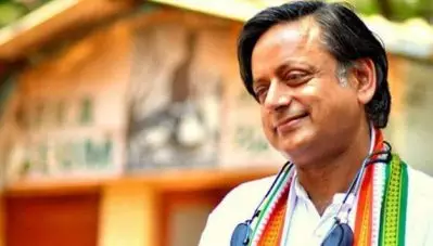 തുലാഭാരനേര്‍ച്ചക്കിടെ ത്രാസ് പൊട്ടിവീണ് ശശി തരൂരിന്റെ തലയ്ക്ക് പരിക്ക്