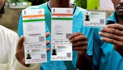 തമിഴ്‌നാട്ടിലെ പുഴയോരത്ത് 3000ത്തിലേറെ ആധാര്‍ കാര്‍ഡുകള്‍ കണ്ടെത്തി