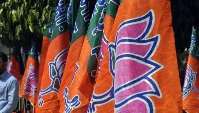 സ്പീക്കര്‍ക്ക് നേരെ കയ്യേറ്റം, അശ്ലീല പരാമര്‍ശം; മഹാരാഷ്ട്രയില്‍ 12 ബി.ജെ.പി. എം.എല്‍.എമാര്‍ക്ക് സസ്‌പെന്‍ഷന്‍