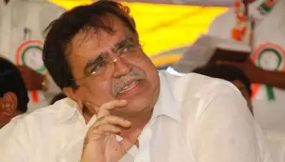 കോണ്‍ഗ്രസ് നേതാക്കള്‍ കാലുവാരിയത് ബി.ജെ.പി നേട്ടമുണ്ടാക്കി; കര്‍ണാടക സര്‍ക്കാര്‍ ജൂണ്‍ പത്തിന് ശേഷം താഴെ വീഴുമെന്നും മുതിര്‍ന്ന കോണ്‍ഗ്രസ് നേതാവ്