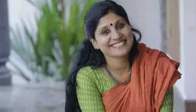 അടുത്ത പുസ്തകത്തിന്റെ ടാഗ് ലൈന്‍ റെഡി!; ‘ഒന്നരലക്ഷം വോട്ടിനു ഒരാളെ എം.പിയാക്കിയ ദീപാനിശാന്തിന്റെ പുതിയ പുസ്തകം !’; ദീപാ നിശാന്തിന്റെ മറുപടി