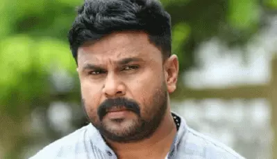 കര്‍ശന ഉപാധികളോടെയാണെങ്കിലും ദൃശ്യങ്ങള്‍ ദിലീപിന് കൈമാറരുതെന്ന ആവശ്യവുമായി നടി സുപ്രീംകോടതിയില്‍