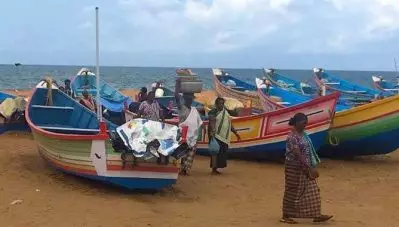 അന്നം മുട്ടുന്നു; വലിയതുറ, അഞ്ചുതെങ്ങ്, ശംഖുമുഖം തുടങ്ങിയ തീരങ്ങളില്‍ നിന്നും കടലില്‍ പോകാന്‍ സാധിക്കുന്നില്ലെന്ന് മല്‍സ്യത്തൊഴിലാളികള്‍