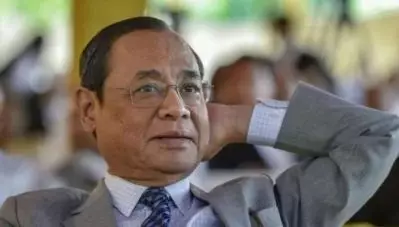 ചീഫ് ജസ്റ്റിസിന് ക്ലീന്‍ ചിറ്റ്: സുപ്രീം കോടതിക്കു മുമ്പില്‍ സ്ത്രീകളുടെ പ്രതിഷേധം: പ്രതിഷേധിച്ചവരെ അറസ്റ്റു ചെയ്തു നീക്കി