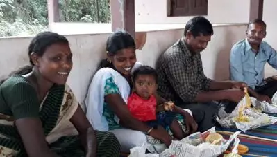 കുത്തിയിരിപ്പ് സമരം വിജയം കണ്ടു: വീടുകൾ നേടി ആദിവാസി കുടുംബങ്ങൾ