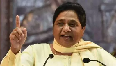 ‘ഉള്ളില്‍ നിന്നു തന്നെ എതിര്‍പ്പിന്റെ ശബ്ദങ്ങള്‍ വരുന്നുണ്ട്, സര്‍ക്കാര്‍ പിടിവാശി ഒഴിവാക്കണം’, കേന്ദ്രത്തോട് മായാവതി