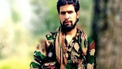 ബുര്‍ഹാന്‍ വാനിയുടെ പിന്‍ഗാമി ഏറ്റുമുട്ടലില്‍ കൊല്ലപ്പെട്ടു; കശ്മീരില്‍ പലയിടത്തും കര്‍ഫ്യൂ; വെള്ളിയാഴ്ച നമസ്‌കാരം കഴിയുന്നതുവരെ കനത്ത സുരക്ഷയെന്ന് സൈന്യം