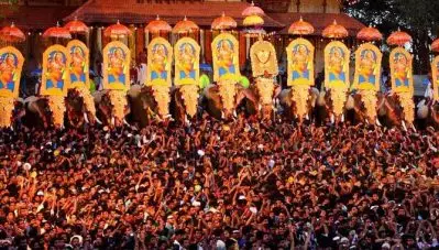 സുരക്ഷയ്ക്കായി 2000 പൊലീസുകാര്‍; കൊവിഡ് വ്യാപനത്തില്‍ പൂരത്തിന് കൂടുതല്‍ നിയന്ത്രണങ്ങളുമായി ജില്ലാ ഭരണകൂടം