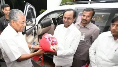 ചന്ദ്രശേഖര്‍ റാവുവും പിണറായി വിജയനും കൂടിക്കാഴ്ച നടത്തി; ചര്‍ച്ച ‘സമകാലിക രാഷ്ട്രീയത്തെക്കുറിച്ച്’