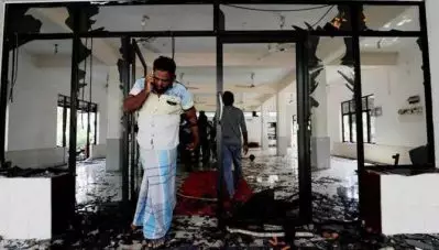 ശ്രീലങ്കയില്‍ മുസ്‌ലീങ്ങള്‍ക്കെതിരായ അതിക്രമം തുടരുന്നു: ഒരാളെ കുത്തിക്കുന്നു; കര്‍ഫ്യൂ നീട്ടി