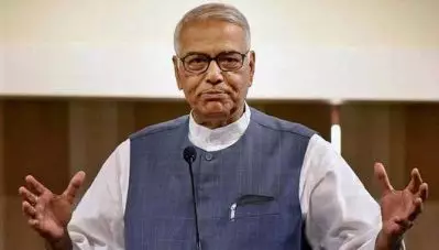 ബംഗാളിനെ നയിക്കാന്‍ മമതയുണ്ട്, ബി.ജെ.പിയ്ക്ക് ആരുണ്ട്? മോദി-അമിത് ഷാ പ്രചരണം ബംഗാളില്‍ വിലപ്പോകില്ലെന്ന് യശ്വന്ത് സിന്‍ഹ