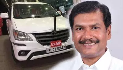 എക്‌സ് എംപി ബോര്‍ഡുമായി താന്‍ ഇത് വരെ യാത്ര ചെയ്തിട്ടില്ലെന്ന് എ. സമ്പത്ത്; ‘ചിലപ്പോള്‍ ചിത്രം വ്യാജമായിരിക്കും’