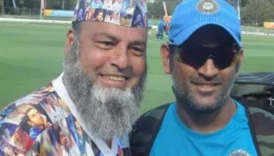 ‘ഇതിന് ഞാന്‍ ധോണിയോടാണ് നന്ദി പറയേണ്ടത്’; ടിക്കറ്റൊപ്പിച്ച് നല്‍കിയതിന് നന്ദി പറഞ്ഞ് പാക് ക്രിക്കറ്റ് ആരാധകന്‍ ചാച്ച