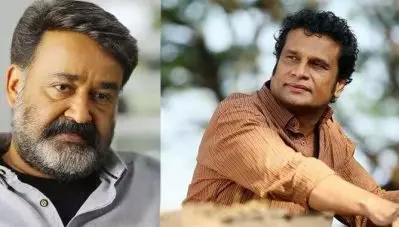 മുഖ്യമന്ത്രിയുടെ പദവിയെ എത് ഫാന്‍സും ബഹുമാനിച്ചെ പറ്റൂ; മോഹന്‍ലാല്‍ ആരാധകരെ നിയന്ത്രിച്ചില്ല, വിമര്‍ശിച്ച് ഹരീഷ് പേരടി