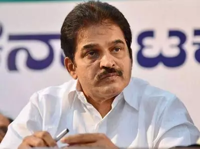 ‘ഇത് ഫഡ്‌നാവിസിന്റെ മാത്രം പരാജയമല്ല, ദല്‍ഹിയിലിരിക്കുന്ന എല്ലാ ബി.ജെ.പി നേതാക്കളുടെയും മുഖത്ത് കിട്ടിയ അടിയാണ്’; കെ.സി വേണുഗോപാല്‍