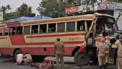 തിരുവനന്തപുരത്ത് കെ.എസ്.ആര്‍.ടി.സി ബസുകള്‍ കൂട്ടിയിടിച്ച് അപകടം: അമ്പതിലധികം പേര്‍ക്ക് പരിക്ക്; നാലുപേരുടെ നിലഗുരുതരം