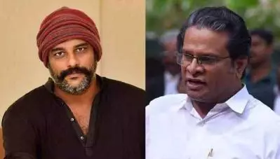 ലെഫ്റ്റ് റൈറ്റ് ലെഫ്റ്റ് സിനിമയുടെ രാഷ്ട്രീയത്തോട് എതിര്‍പ്പ്; ‘നിന്റെ തന്തയല്ല എന്റെ തന്ത’ എന്നെഴുതാനുള്ള ആ മനകട്ടിക്കു മുന്നില്‍ നല്ല നമസ്‌കാരം; മുരളി ഗോപിക്കെതിരെ ഹരീഷ് പേരടി