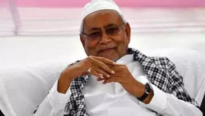 ‘മാധ്യമശ്രദ്ധ പിടിച്ചുപറ്റാന്‍ വിവാദ പരാമര്‍ശങ്ങള്‍ നടത്തുന്നവര്‍ക്ക് മതമില്ല’; ഇഫ്താര്‍ വിരുന്ന്‌ വിവാദത്തില്‍ ഗിരിരാജ് സിങിനോട് നിതീഷ് കുമാര്‍