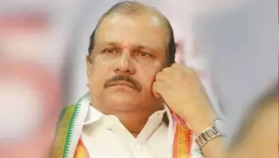 പി.സി ജോര്‍ജും കടയുടമയും തമ്മില്‍ വാക്കേറ്റം; ഭരണി എറിഞ്ഞുടക്കല്‍, പൊലീസ് കേസ്