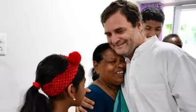 പ്രതീക്ഷ തെറ്റിച്ചില്ല; രാജമ്മയെ കാണാന്‍ രാഹുല്‍ എത്തി