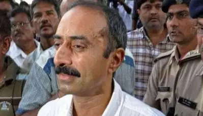 ജയിലില്‍ നിര്‍ണായക സ്ഥാനത്ത് അമിത് ഷായ്ക്ക് വേണ്ടപ്പെട്ടവരെ നിയമിച്ചു, തന്നെ നിരീക്ഷിക്കാന്‍ ആളെയൊരുക്കി; സഞ്ജീവ് ഭട്ടിന്റെ അറസ്റ്റ് കൃത്യമായി പ്ലാന്‍ ചെയ്ത് നടപ്പിലാക്കിയതെന്ന് ശ്വേതാ ഭട്ട്