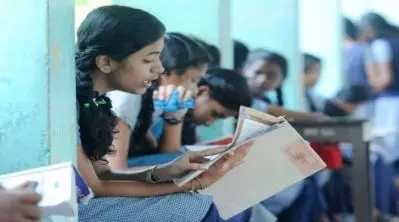 പ്ലസ്‌വണ്‍ അലോട്ട്‌മെന്റ്; പട്ടികവര്‍ഗ്ഗ സീറ്റുകള്‍ പൊതുവിഭാഗത്തിലേക്ക് മാറ്റിയ നടപടി ചട്ടവിരുദ്ധമെന്ന് ആദിവാസി സംഘടനകള്‍